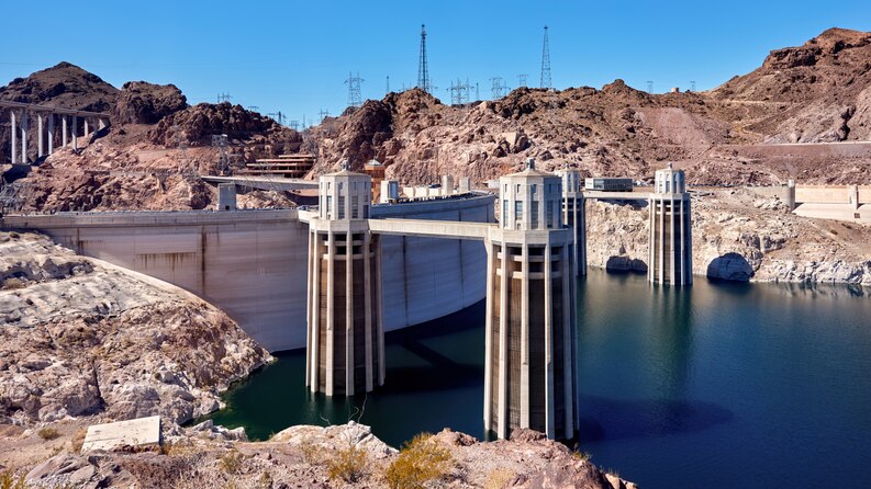 [freepicdownloader.com]-hoover-dam-nevada-usa-medium.jpg